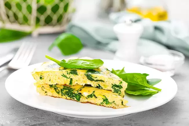 omeleta s bylinkami na dietě bez sacharidů