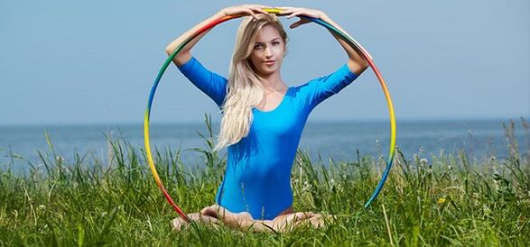 Díky hula hoop twisting můžete zhubnout bez diety a zbavit se tuku na břiše